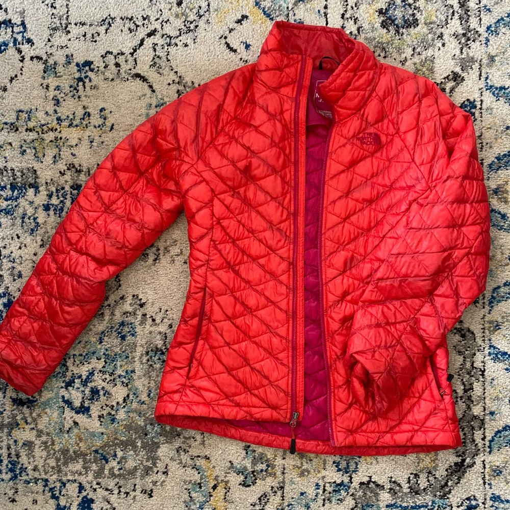 The north face red lightweight puffer jacket